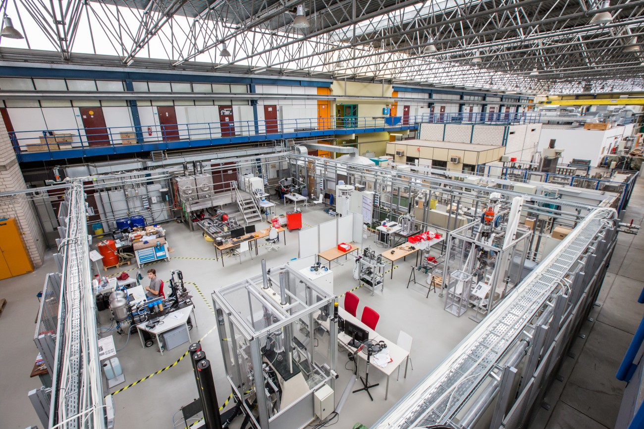 Überblick über die Ölhalle des Instituts